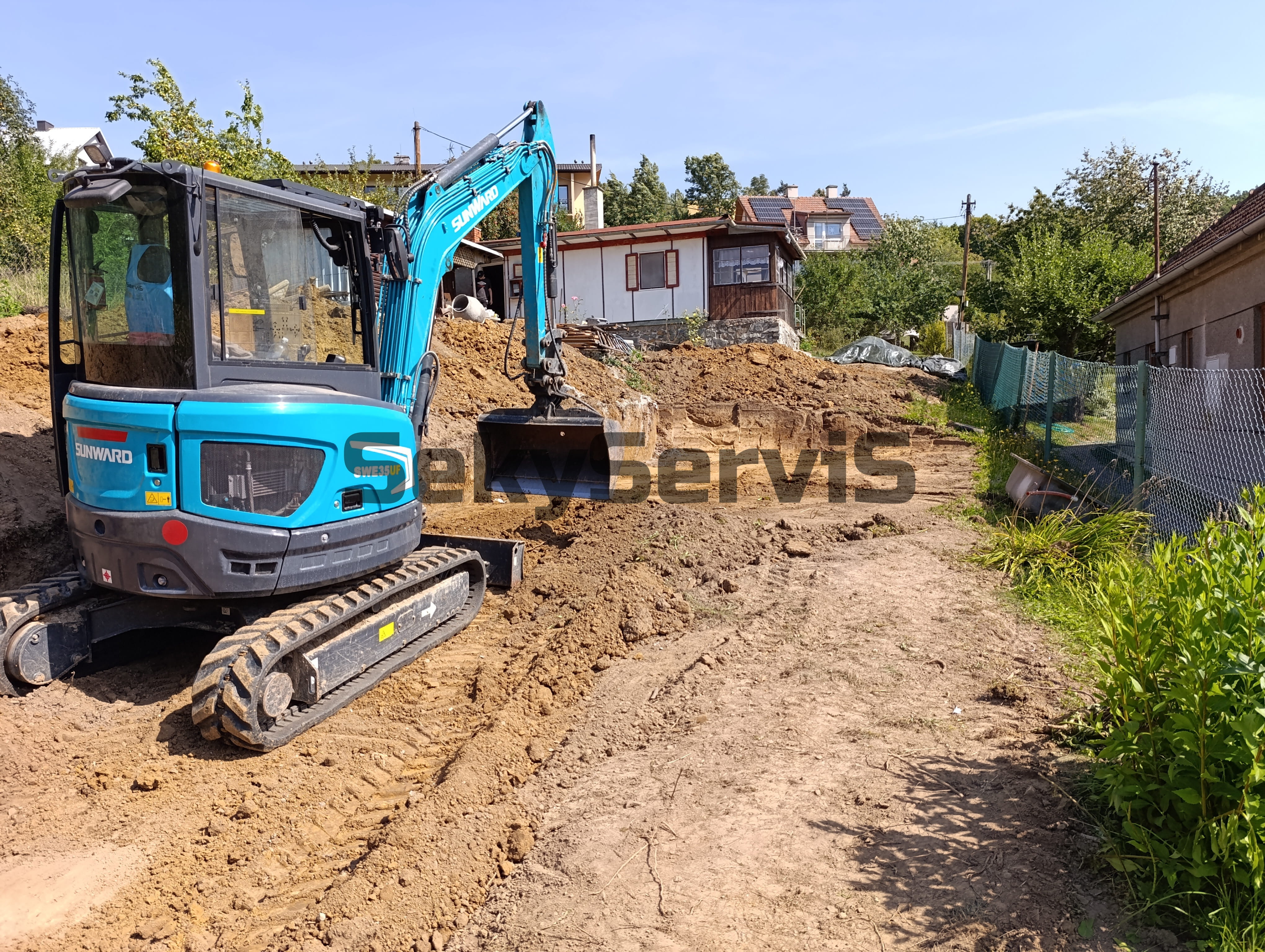 Výkop pro příjezdovou cestu