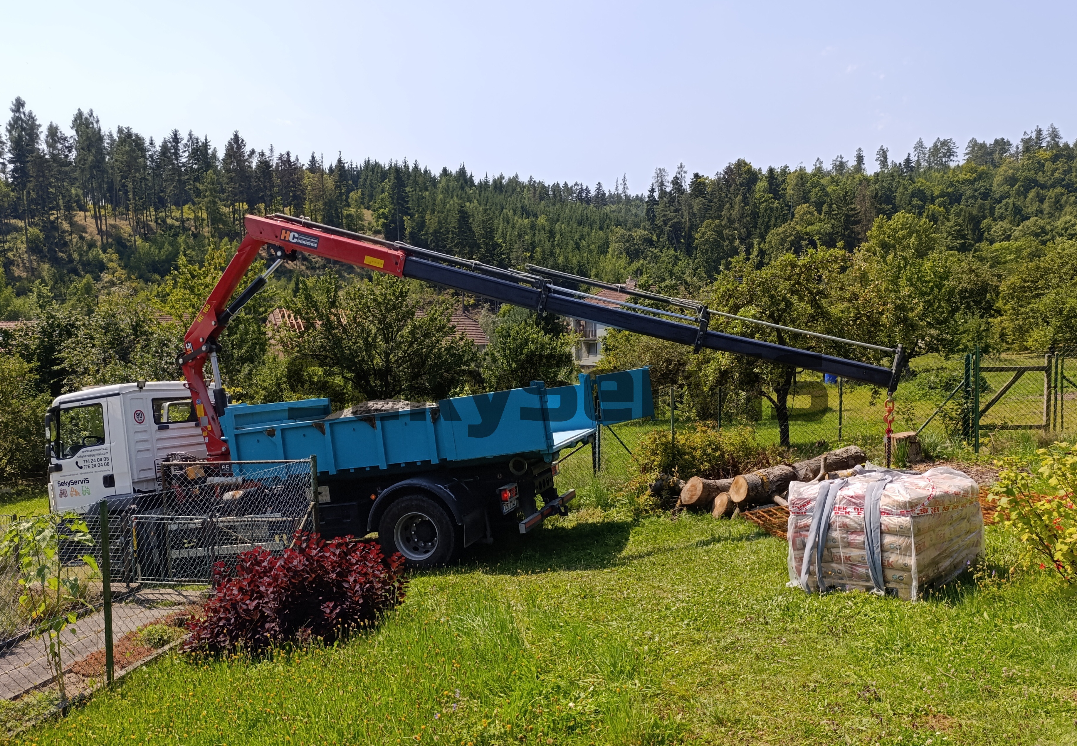 Autodoprava s hydraulickou rukou